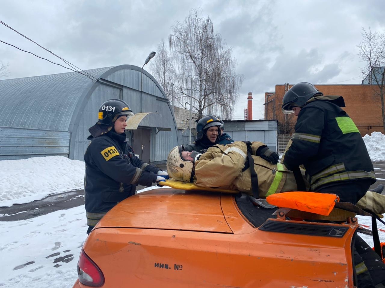 В Управлениях МЧС по АО прошел I этап соревнований по проведению аварийно-спасательных  работ при ликвидации чрезвычайных ситуаций на автомобильном транспорте -  Новости - Главное управление МЧС России по г. Москве