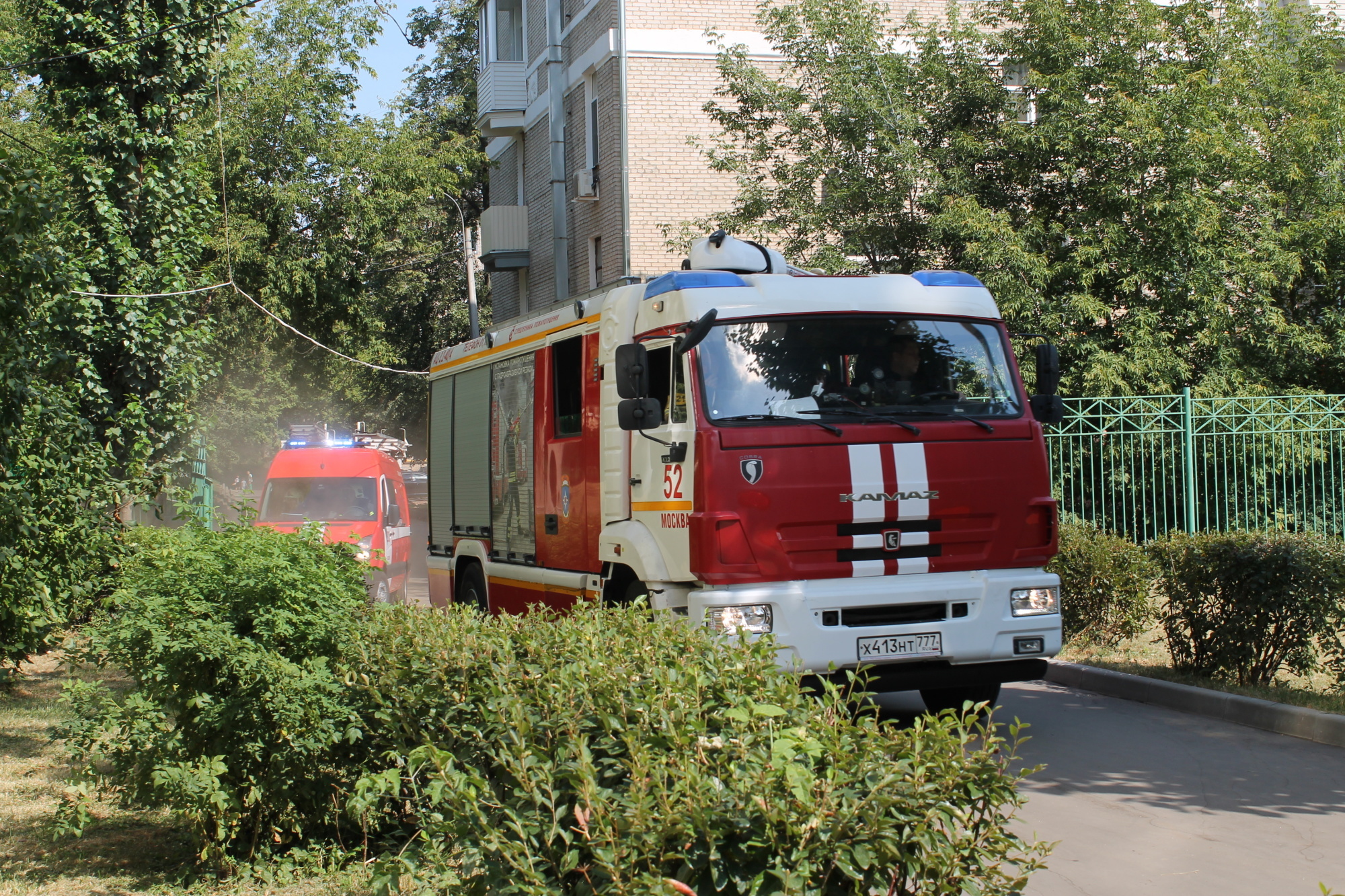 Пожарно-тактические учения прошли в Школе № 626 имени Натальи Сац - Новости  - Главное управление МЧС России по г. Москве