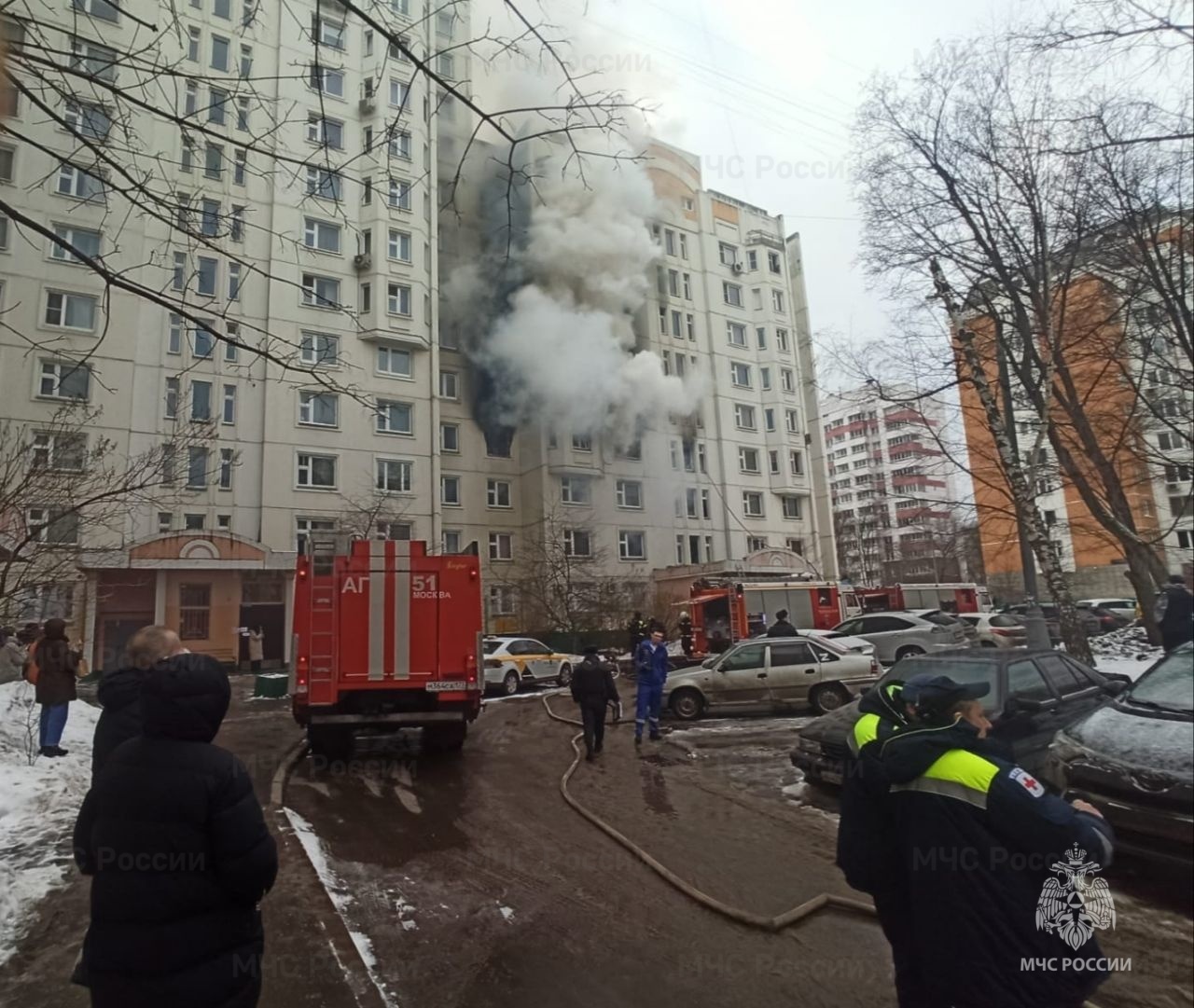 Пожар дома москва сегодня. Пожар на Коровинском шоссе сейчас. Пожар в Москве сейчас 1 час назад. Коровинское шоссе Москва. Пожар на Коровинском шоссе.