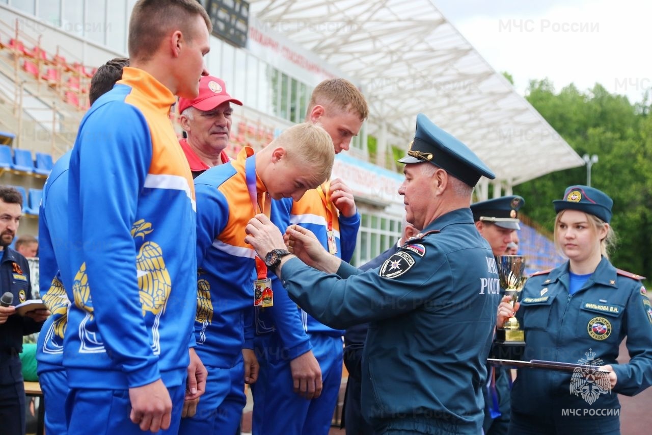 Определены призеры и победители московских соревнований по  пожарно-спасательному спорту - Новости - Главное управление МЧС России по  г. Москве