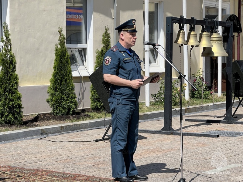 Сотрудники московского Главка МЧС России почтили память погибших в годы Великой Отечественной войны