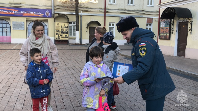 В московском главке МЧС России провели занятие по безопасности в дни школьных каникул и экскурсию по исторической экспозиции