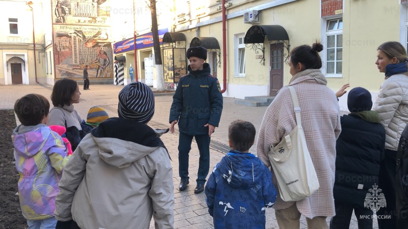 В московском главке МЧС России провели занятие по безопасности в дни школьных каникул и экскурсию по исторической экспозиции