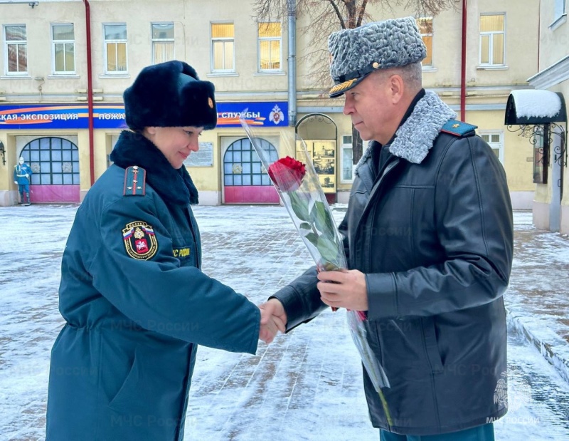 В Главном управлении МЧС России по г. Москве состоялось вручение первых и очередных специальных званий